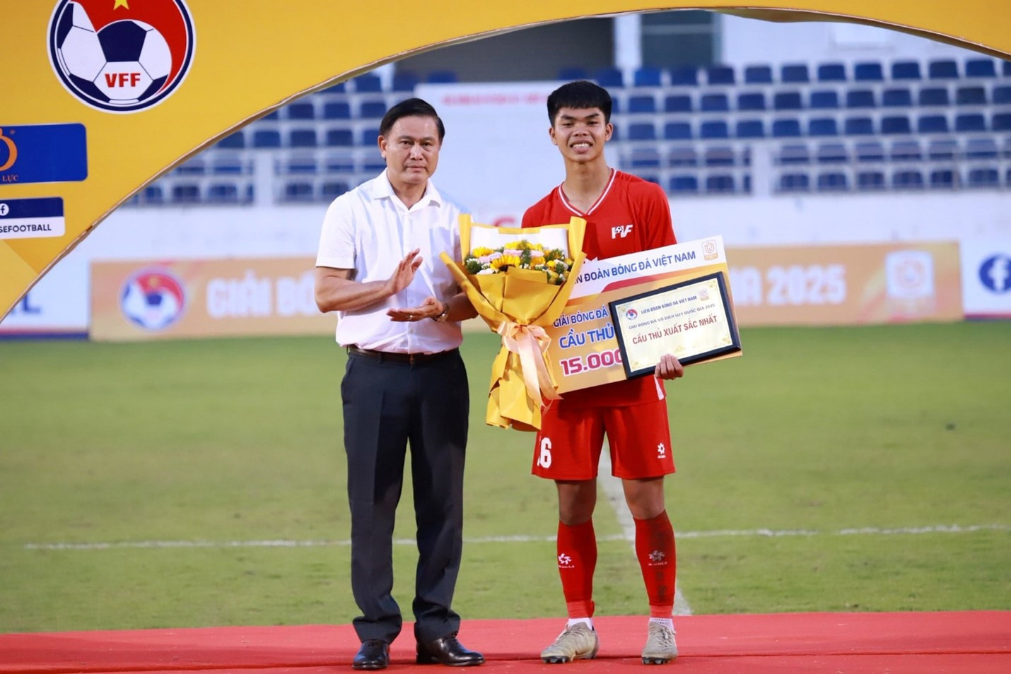 Tuổi 19 của nam cầu thủ vừa khuynh đảo U23 châu Á - Ảnh 2.