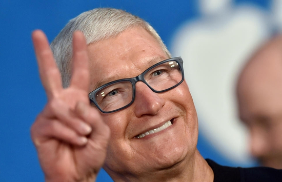 Thu nhập ‘khủng’ của CEO Apple Tim Cook năm 2025