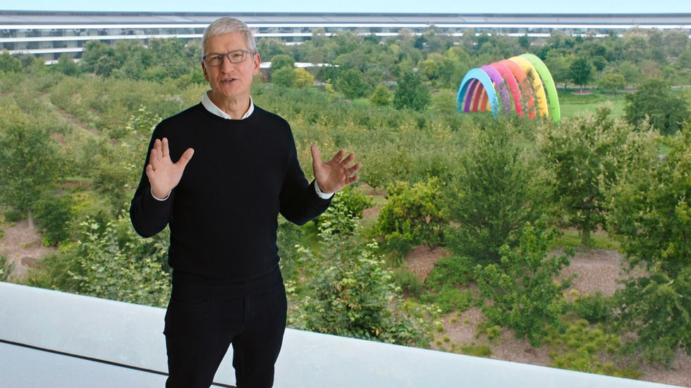 Tim Cook Apple Park.jpg