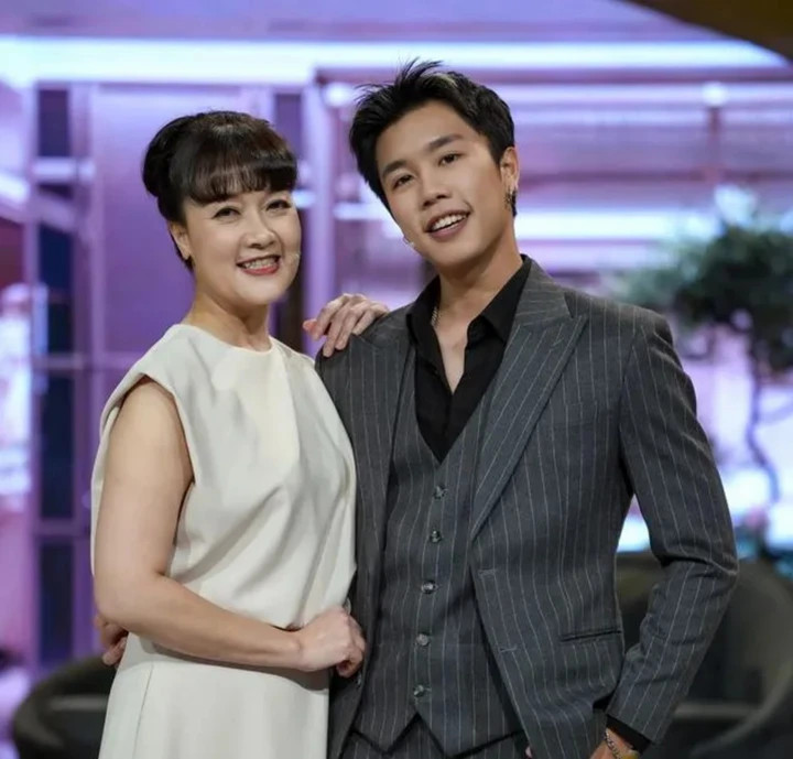 Vân Dung hạnh phúc khi con trai theo nghiệp diễn.