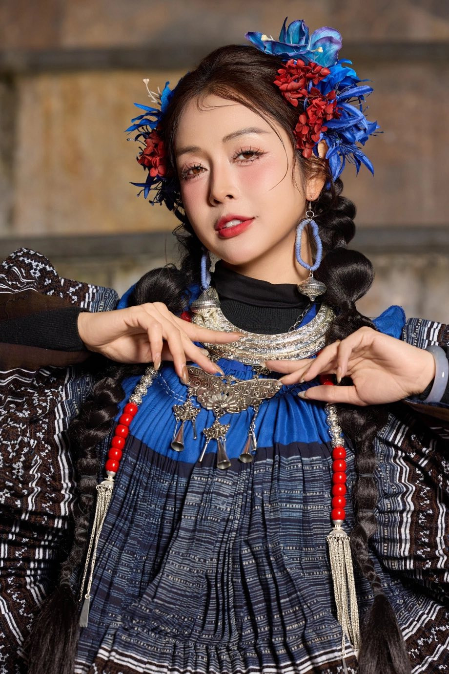 Jennifer Phạm hoá gái bản ở Sa Pa - Ảnh 1.