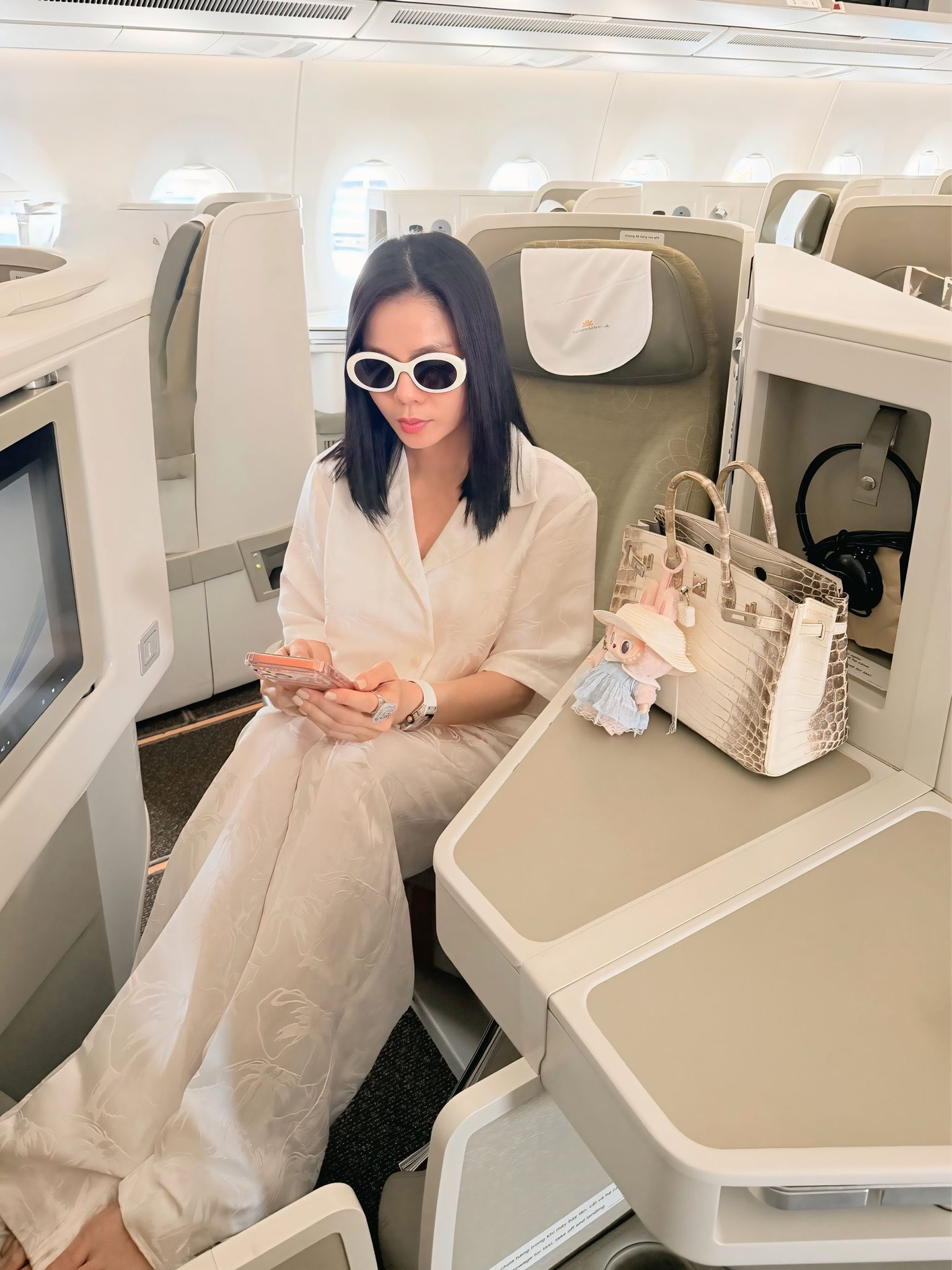 Mắng Anti-Fan Bất Chấp Và Văng Tục Trên Mạng, Lệ Quyên Có Còn Xứng Là Ca Sĩ? 576946547_4387881178110771_4415020356549579355_N.jpg