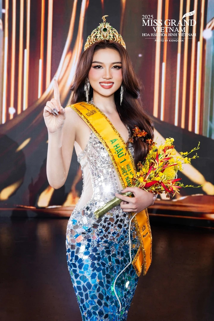 Năm 2025, cô chinh phục ngôi vị Á hậu 1 Miss Grand Vietnam. Trước đó, Thu Ngân từng đạt danh hiệu Hoa khôi Đại học Nam Cần Thơ 2022, Á khôi 2 Người đẹp Tây Đô 2023 và lọt Top 30 Hoa hậu Quốc gia Việt Nam 2024.