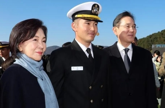 'Thái tử Samsung' quá ngầu!