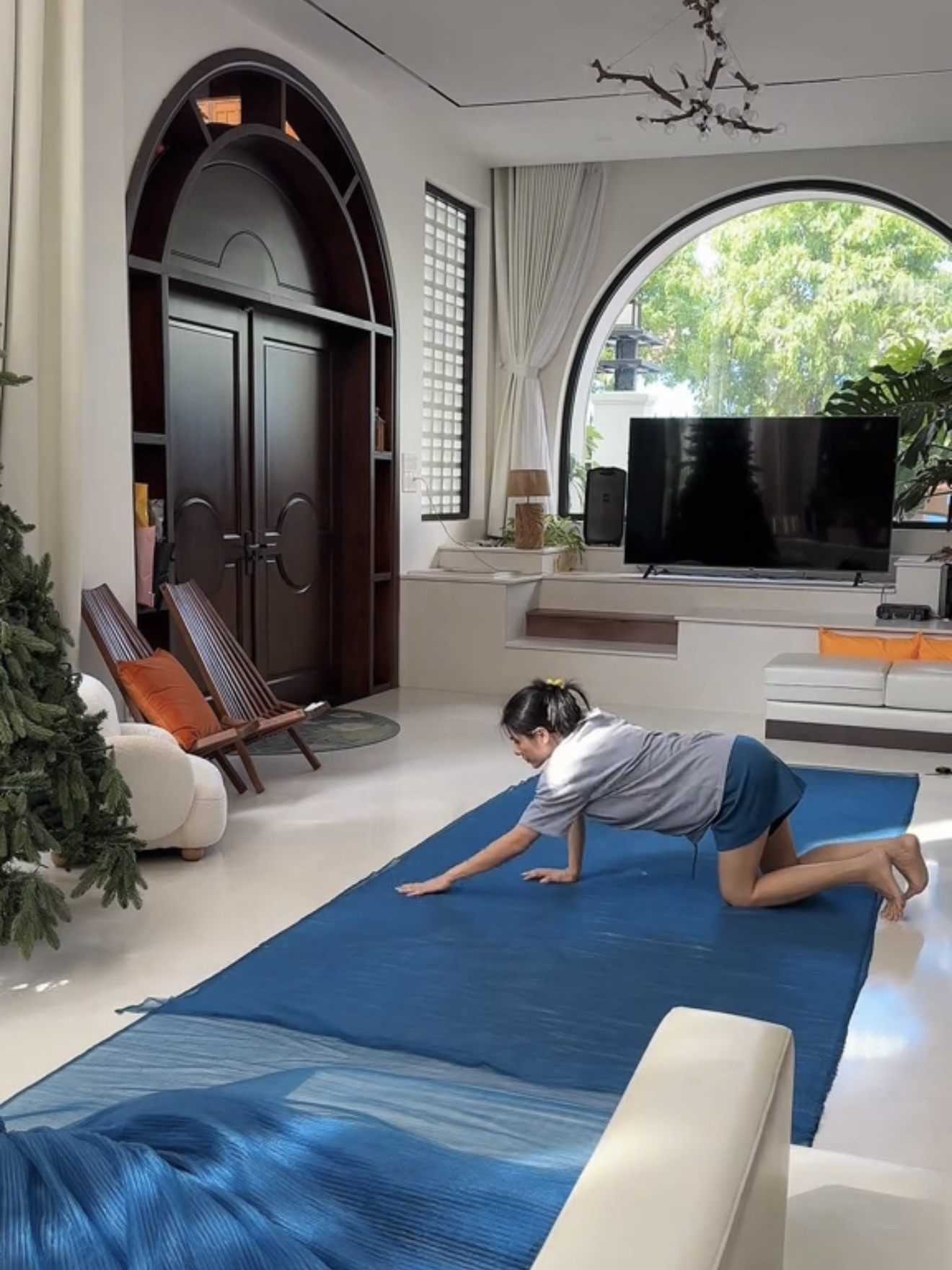 Biệt thự lộng lẫy của Vân Trang kỷ niệm ngày cưới đầy ý nghĩa - Ảnh 10.