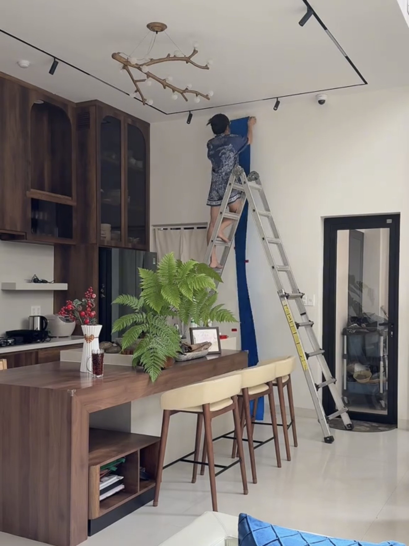 Biệt thự lộng lẫy của Vân Trang kỷ niệm ngày cưới đầy ý nghĩa - Ảnh 13.