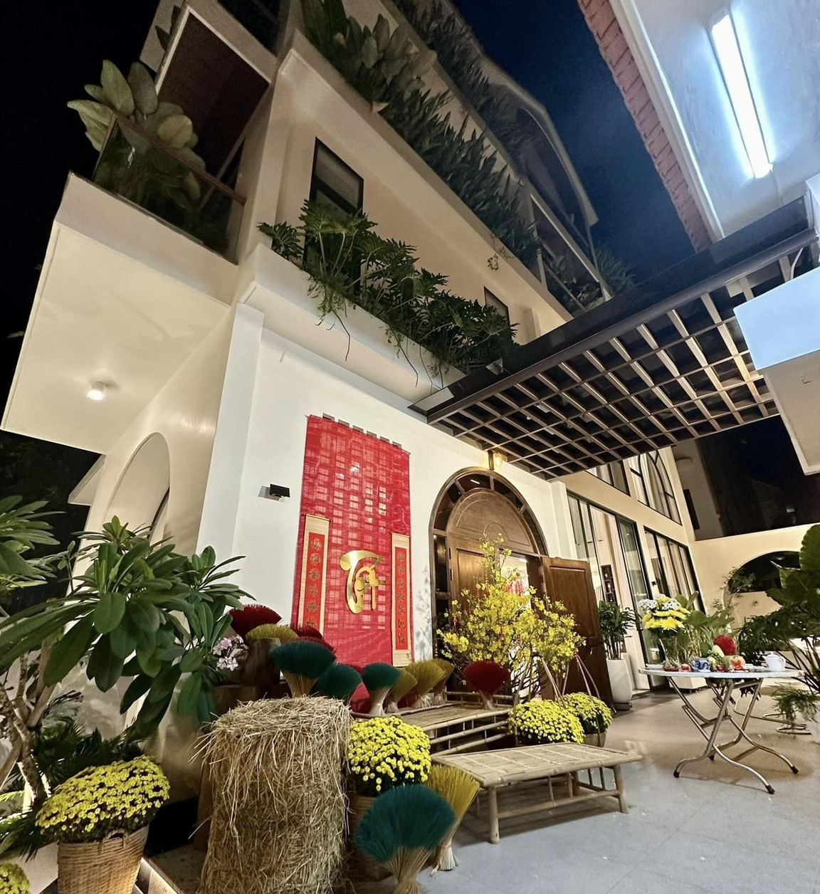 Biệt thự lộng lẫy của Vân Trang kỷ niệm ngày cưới đầy ý nghĩa - Ảnh 25.