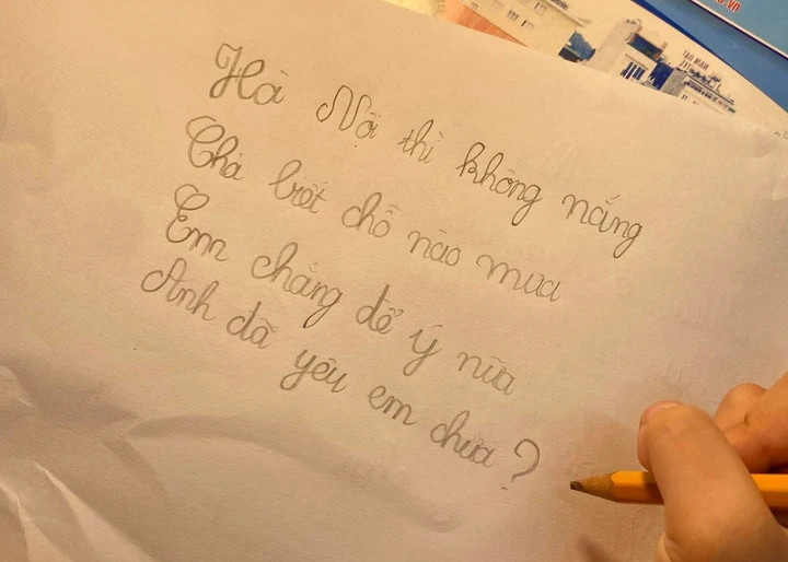 Bài thơ về thời tiết của học sinh lớp 2 đang nổi tiếng trên mạng xã hội.