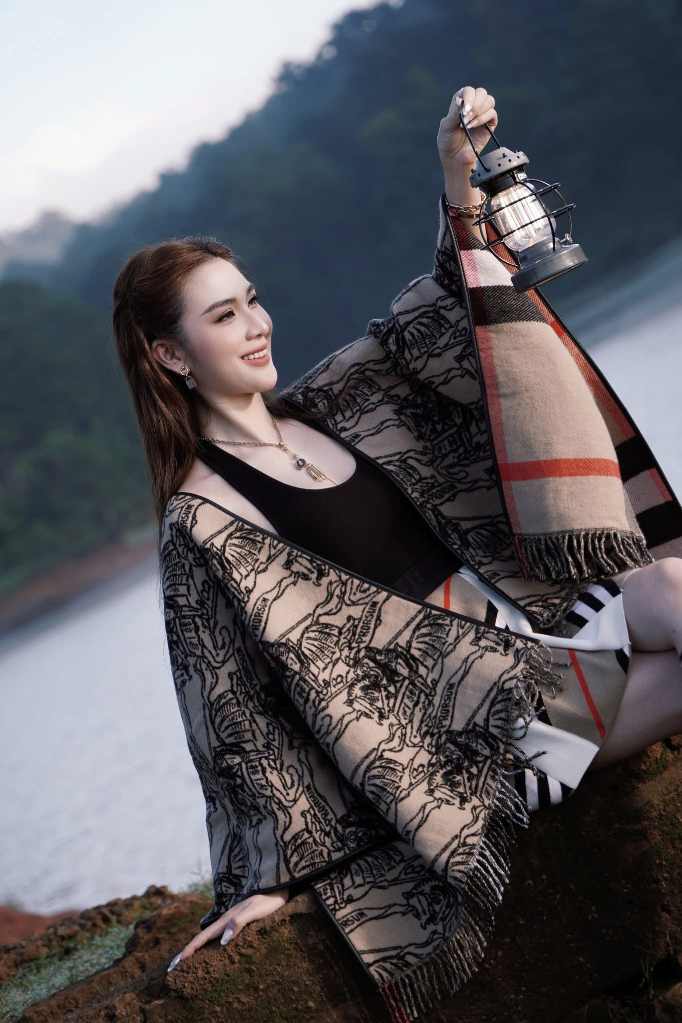 Gallery - Cuộc sống sang chảnh, dát hàng hiệu của Ngọc Loan The Face