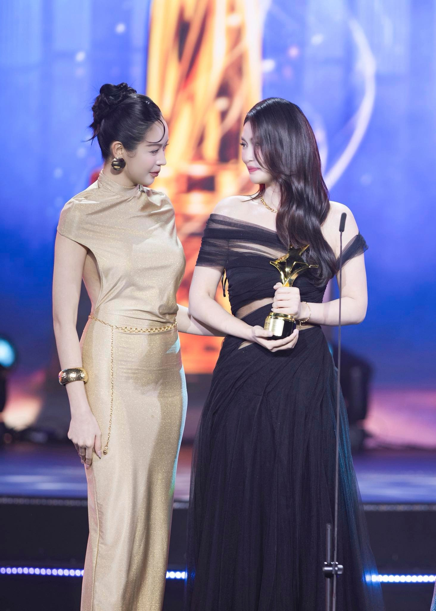 Khoảnh khắc ấn tượng của Hoa hậu thanh thủy và Đoàn Thiên Ân tại Ngôi sao xanh 2025 - Ảnh 5.