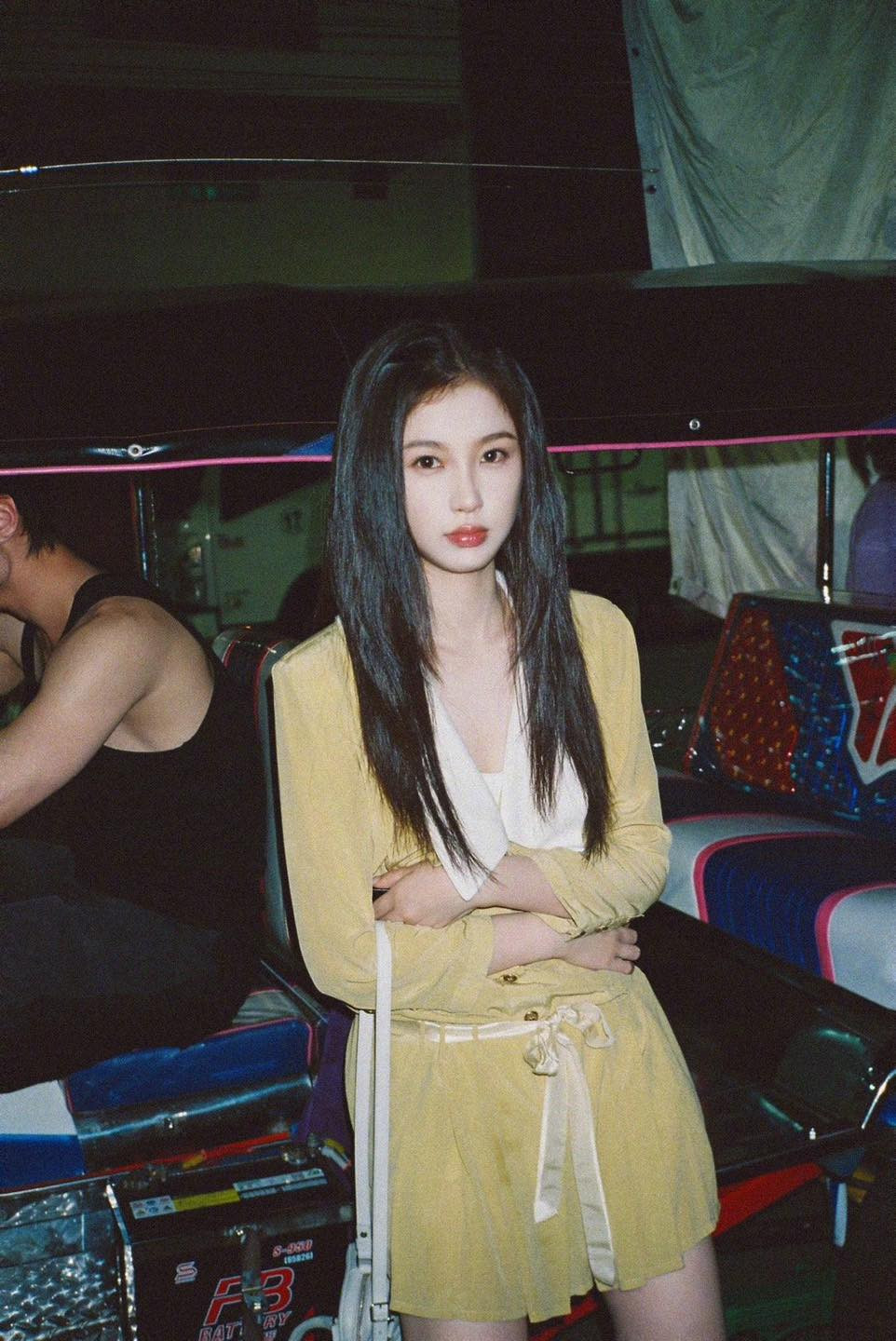 Ngu Thư Hân bất ngờ gây tranh cãi vì đoạn clip dài 14 giây trên mạng xã hội - Ảnh 2