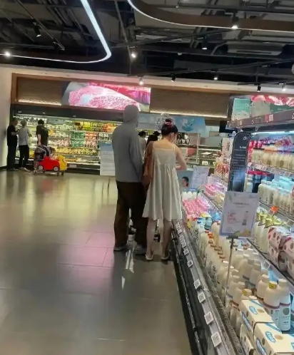 Rộ tin Ngô Thiến 'gương vỡ lại lành' với chồng cũ, fan bất ngờ đòi 'thoát fan' - Ảnh 1