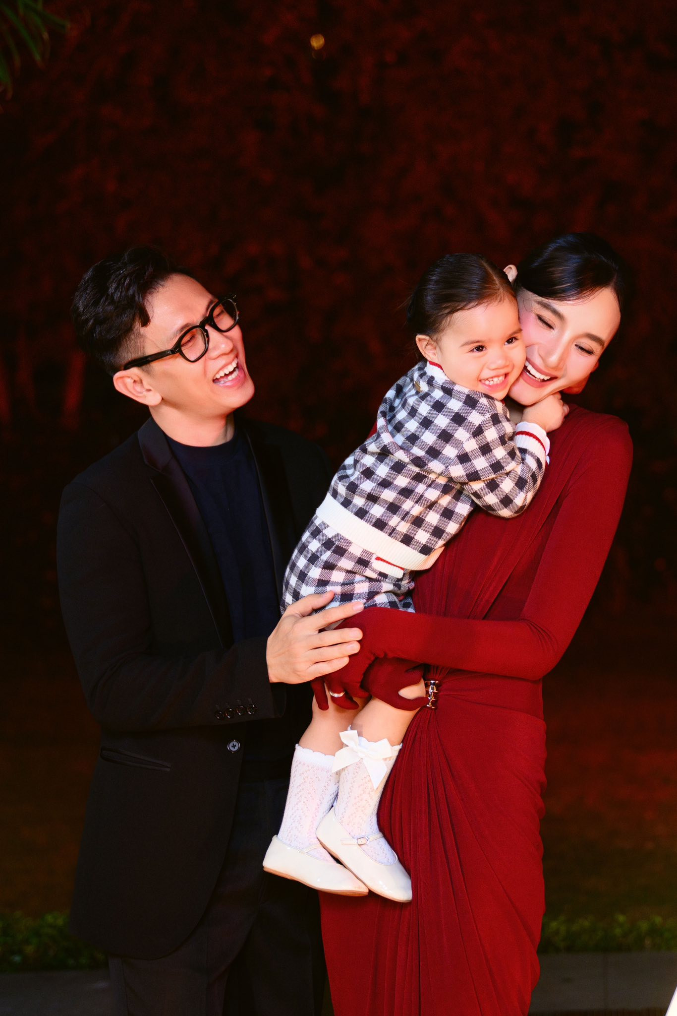 Vợ chồng Hồ Ngọc Hà - Kim Lý chúc mừng 11 năm ngày cưới của Lê Thúy - Ảnh 9.