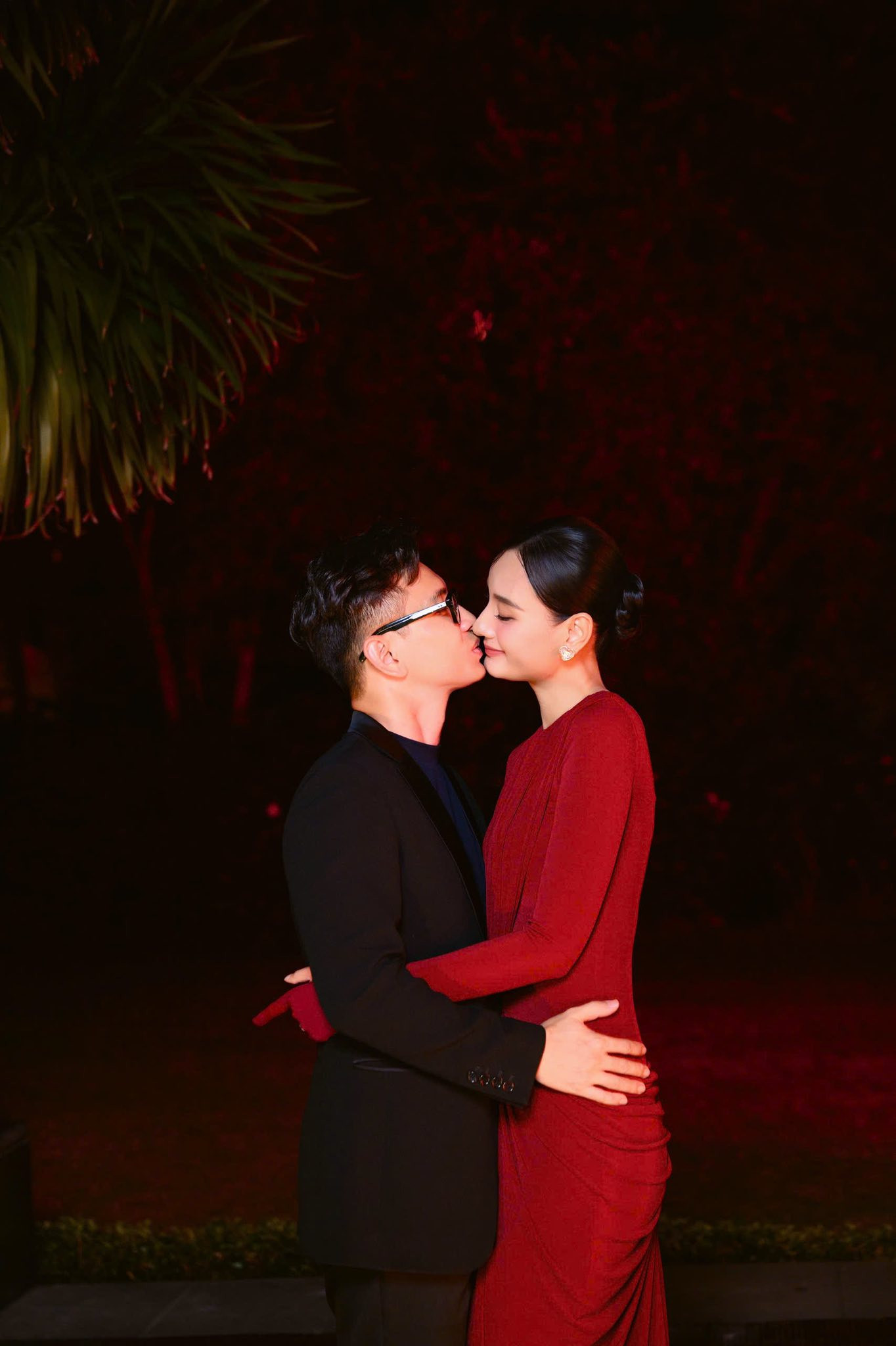 Vợ chồng Hồ Ngọc Hà - Kim Lý chúc mừng 11 năm ngày cưới của Lê Thúy - Ảnh 5.