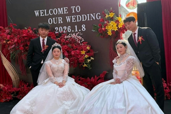 Chị em song sinh lấy anh em sinh đôi và điều bất ngờ về người bác ruột