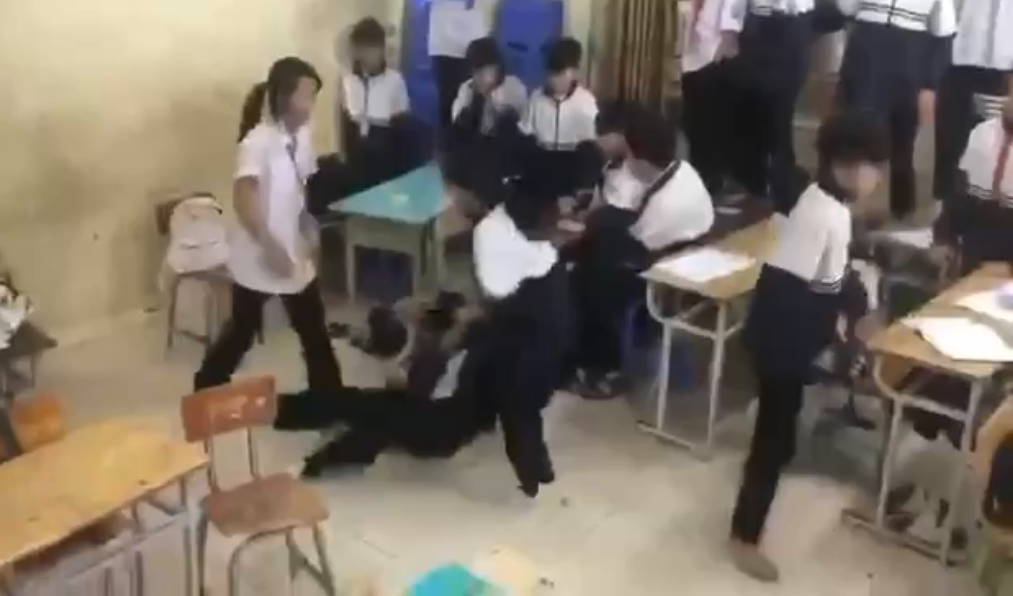 Công an điều tra vụ 6 nữ sinh hành hung bạn trong lớp học tại Hải Phòng - Ảnh 1.