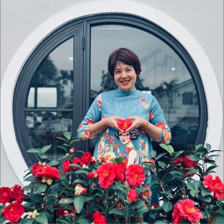 Khu vườn rực rỡ của MC Diễm Quỳnh được chồng cô mát tay chăm sóc- Ảnh 1.