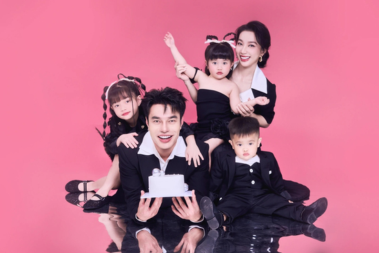 Nam diễn viên cát-xê rải từ tầng 1 đến tầng 3, ở biệt thự rộng như công viên, cưới vợ đẹp, đảm đang