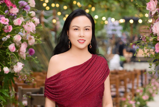 Sau 5 năm chia tay Quách Ngọc Ngoan, Phượng Chanel ở tuổi trung niên vẫn 'hack' tuổi và sang chảnh