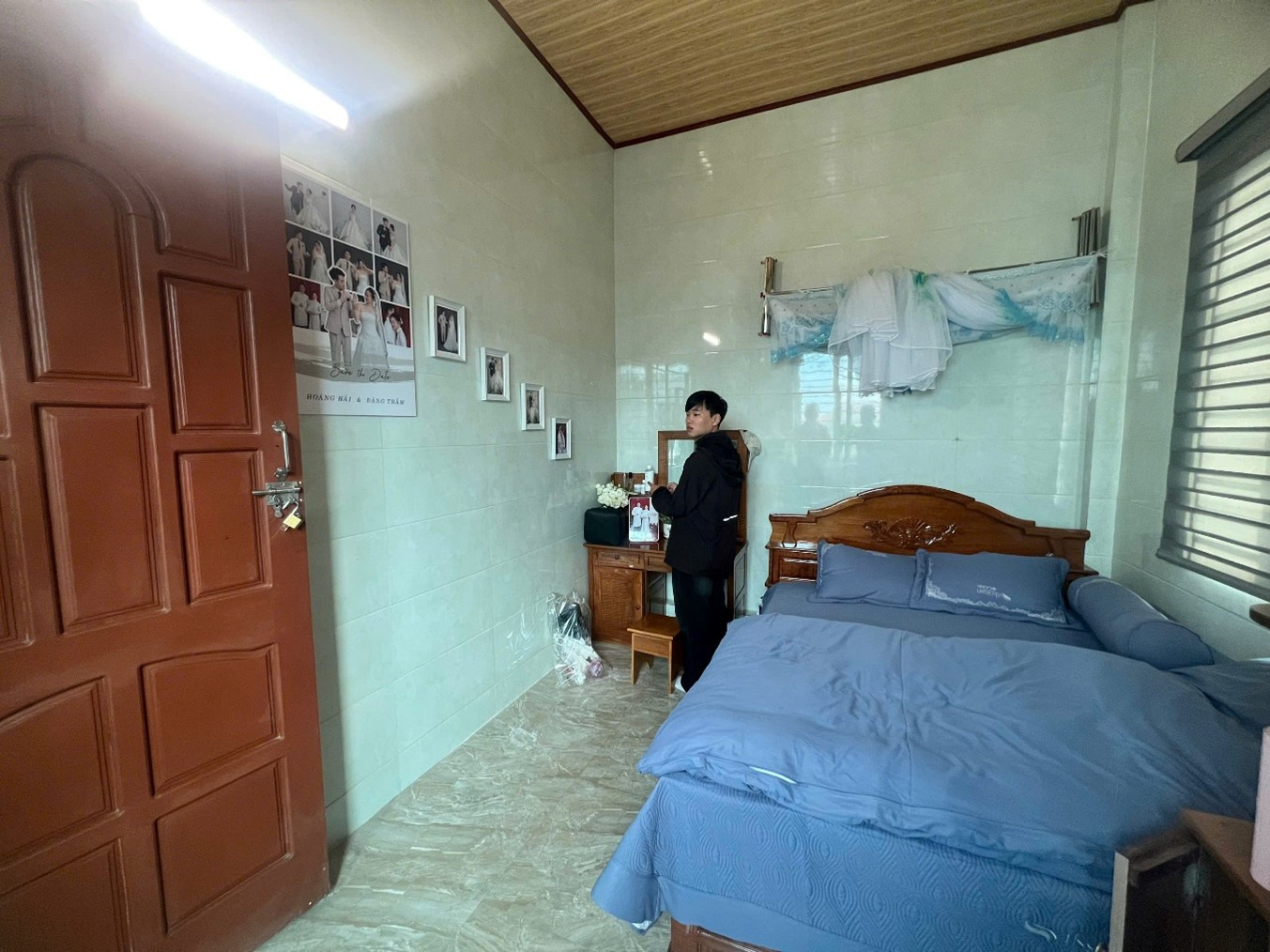 hinh anh 3 cong an xa xay dung lai hien truong viec doi tuong hoang ngoc bao trom cap lo nuoc hoa tren mat ban trang diem tai phong ngu cua gia dinh anh hoang van binh