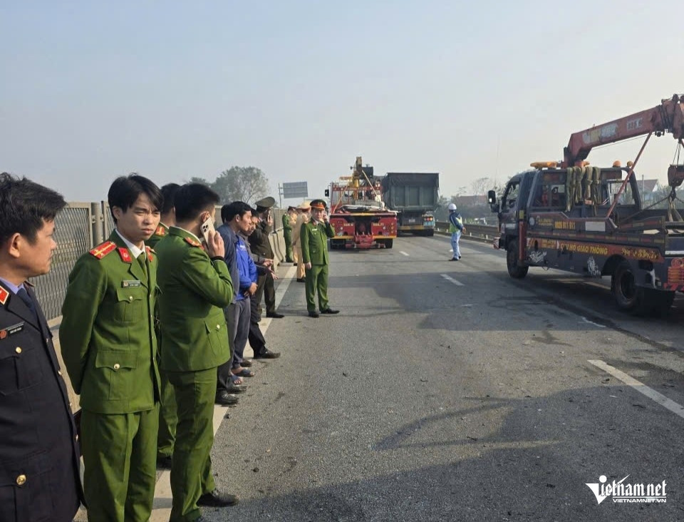 W-a3.Hiện trường vụ tai liên hoàn.jpg