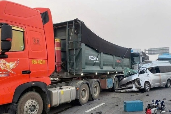 Vụ tai nạn liên hoàn trên cao tốc: 4 người tử vong đều cùng một thôn ở Hà Tĩnh