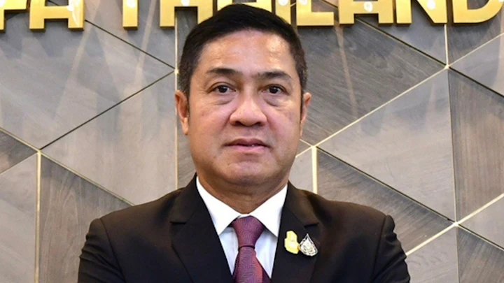 Ông Piyapong Pue-on, người phát ngôn của Liên đoàn bóng đá Thái Lan, lên tiếng sau khi đội tuyển U23 Thái Lan bị loại ở vòng đầu tiên của Giải vô địch châu Á. (Nguồn: Thairath)