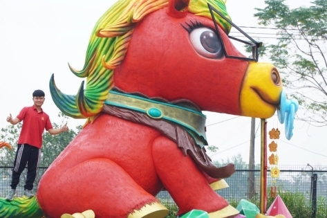 Chiêm ngưỡng ngựa khổng lồ 'độc bản' đón Tết Bính Ngọ của chàng trai Bắc Ninh