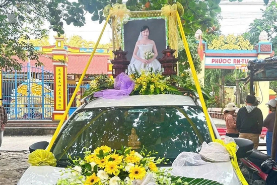 Cô dâu ở Huế qua đời trước ngày cưới, chú rể làm hành động khiến nhiều người rơi nước mắt