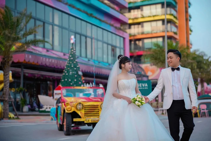 Cặp đôi Cường và Hiếu rạng rỡ trong ngày chụp ảnh cưới nhưng lễ cưới còn chưa đầy nửa tháng thì cô dâu Hồ Thị Hiếu đột ngột qua đời. (Ảnh: NVCC)