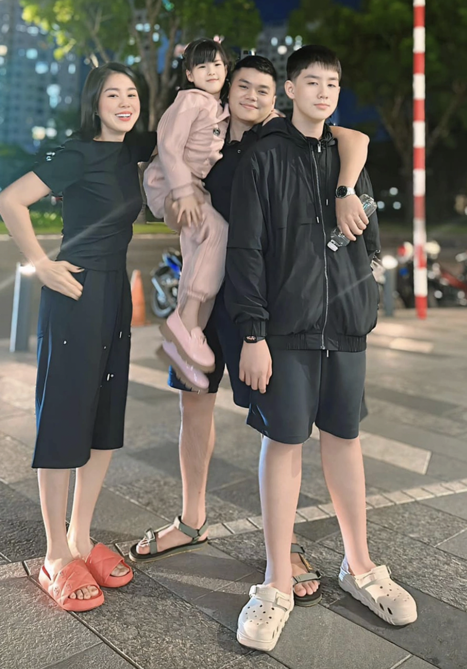 Con trai Lê Phương tặng bất ngờ khi mẹ nhận tin vui ở tuổi trung niên - Ảnh 5.