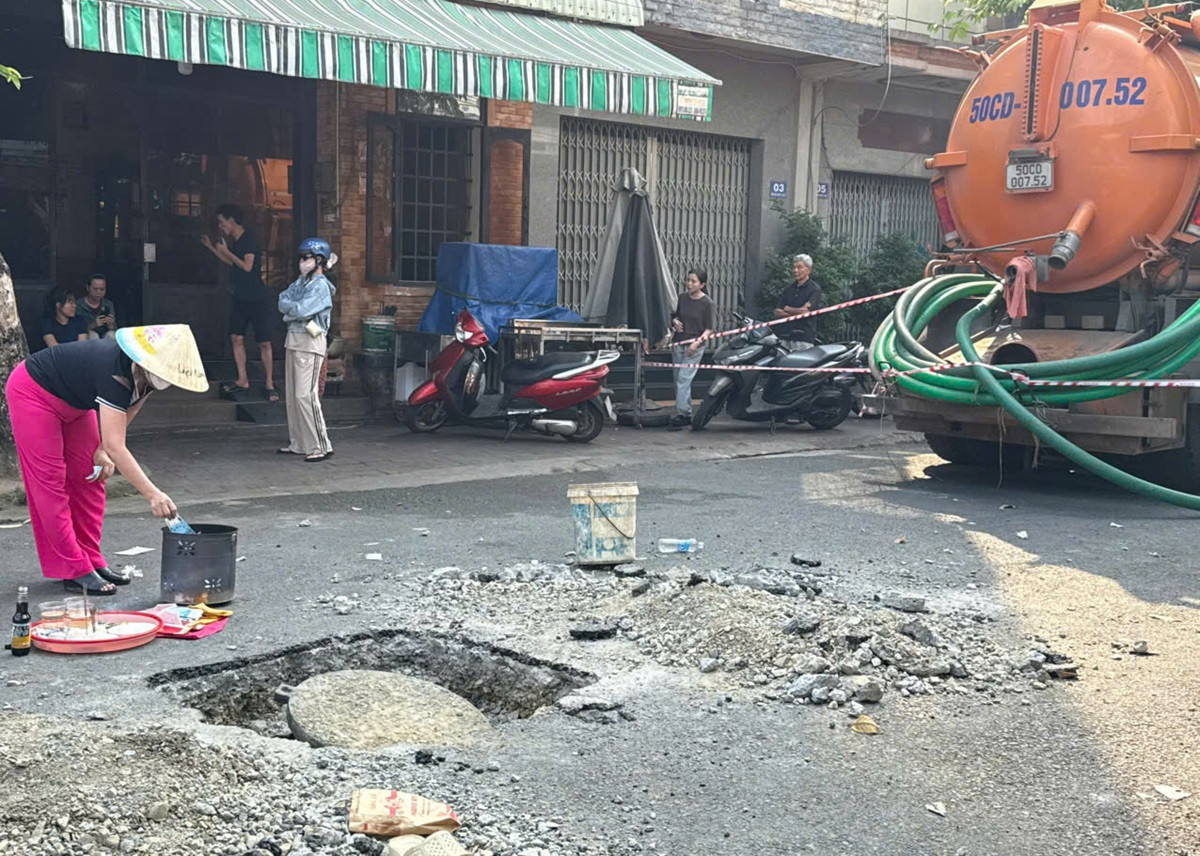 Hai người tử vong dưới hố ga sâu 6m nghi do ngạt khí ở TPHCM..jpg