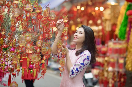 Giới trẻ 'bật chế độ' chuẩn bị đón Tết, lưu ngay checklist những việc không nên bỏ sót