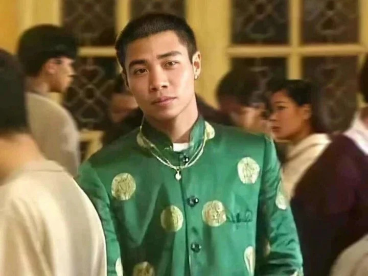 NSND Công Lý thời trẻ có diện mạo phong độ, gương mặt sắc nét.