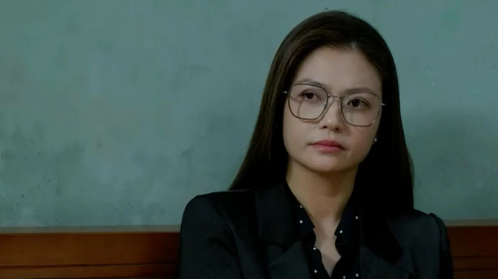 Bên cạnh diễn xuất, điều khiến người xem không khỏi trầm trồ chính là nhan sắc dường như bị thời gian “bỏ quên” của nữ diễn viên ở tuổi U50.