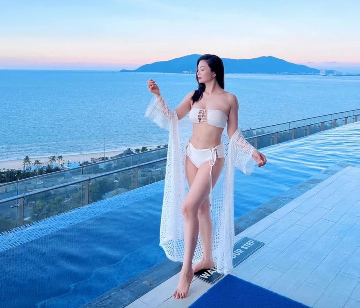 Chia sẻ về bí quyết giữ gìn nhan sắc, nữ diễn viên 44 tuổi cho biết là nhờ tập yoga và chế độ ăn uống lành mạnh.