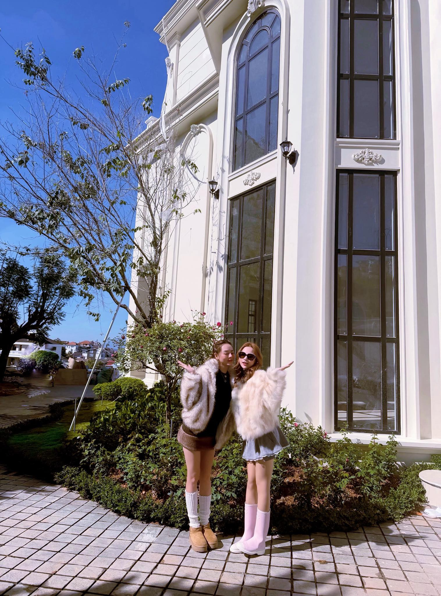 Căn biệt thự dưỡng già của Huyền Baby và bạn thân tại Đà Lạt lộng lẫy , sang trọng - Ảnh 2.