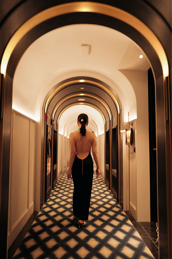 Lệ Quyên đi nghỉ dưỡng cùng Lâm Bảo Châu, khoe lưng trần nuột nà - Ảnh 4.