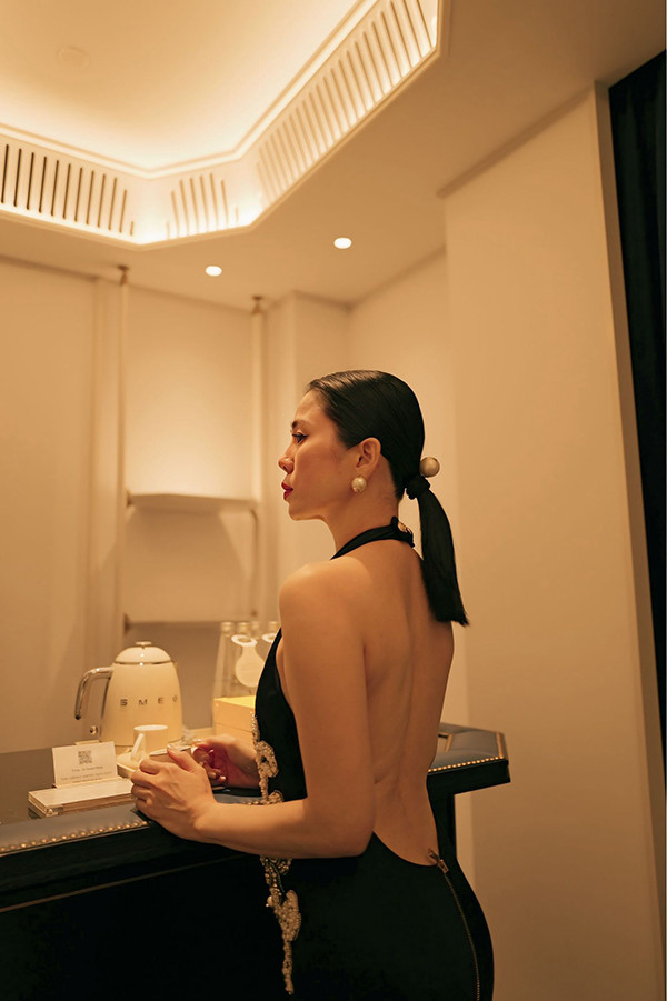 Lệ Quyên đi nghỉ dưỡng cùng Lâm Bảo Châu, khoe lưng trần nuột nà  - Ảnh 10.