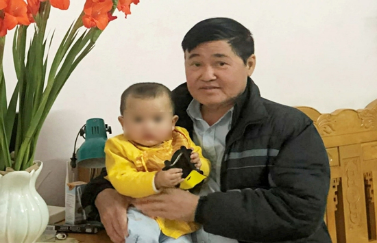 Rơi hết tiền và điện thoại quý ở Hà Nội, người đàn ông vỡ òa khi được trả lại