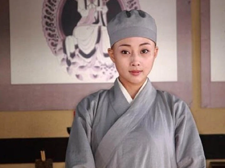 Các phi tần chưa có con thường phải xuất gia làm ni cô khi hoàng đế qua đời.