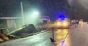 Ô tô khách lao xuống cống thoát nước ở Sơn La, 4 người tử vong tại chỗ