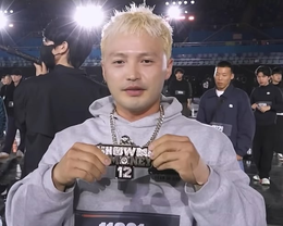 1 rapper hết thời sống lang bạt, làm đủ việc trả nợ cho bố mẹ lừa đảo