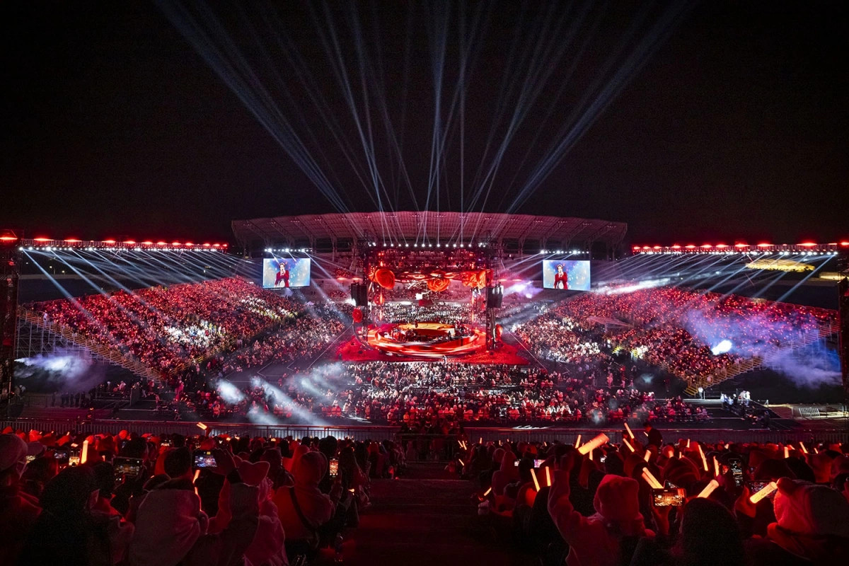 ha anh tuan danh 1 ty dong ho tro benh nhan ung thu ve que don tet hinh anh 9