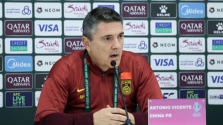 HLV Antonio Puche và U23 Trung Quốc sẽ gặp U23 Việt Nam tại bán kết U23 châu Á 2026
