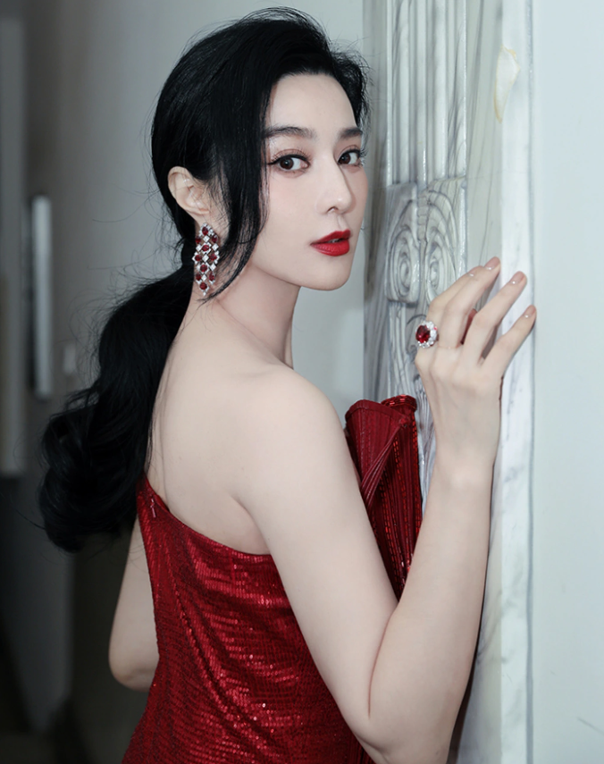 'Nữ hoàng giải trí' Phạm Băng Băng vẫn bị cấm sóng dù nỗ lực 9 năm trời - Ảnh 1