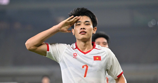 Tiền vệ Nguyễn Đình Bắc: Cực đơn giản mà chất giữa đời thường!