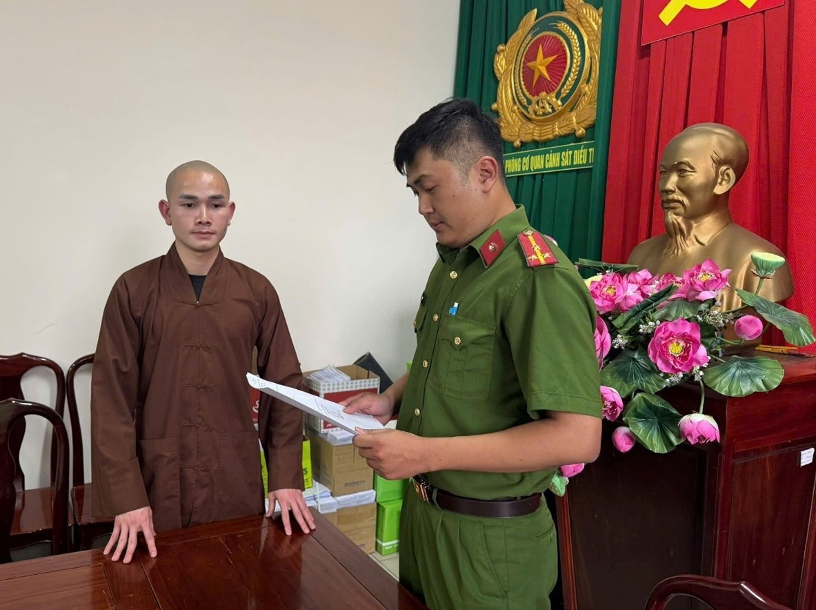 Chủ kênh TikTok Phú Tử xin lỗi về hành vi Gây rối trật tự công cộng - Ảnh 1.