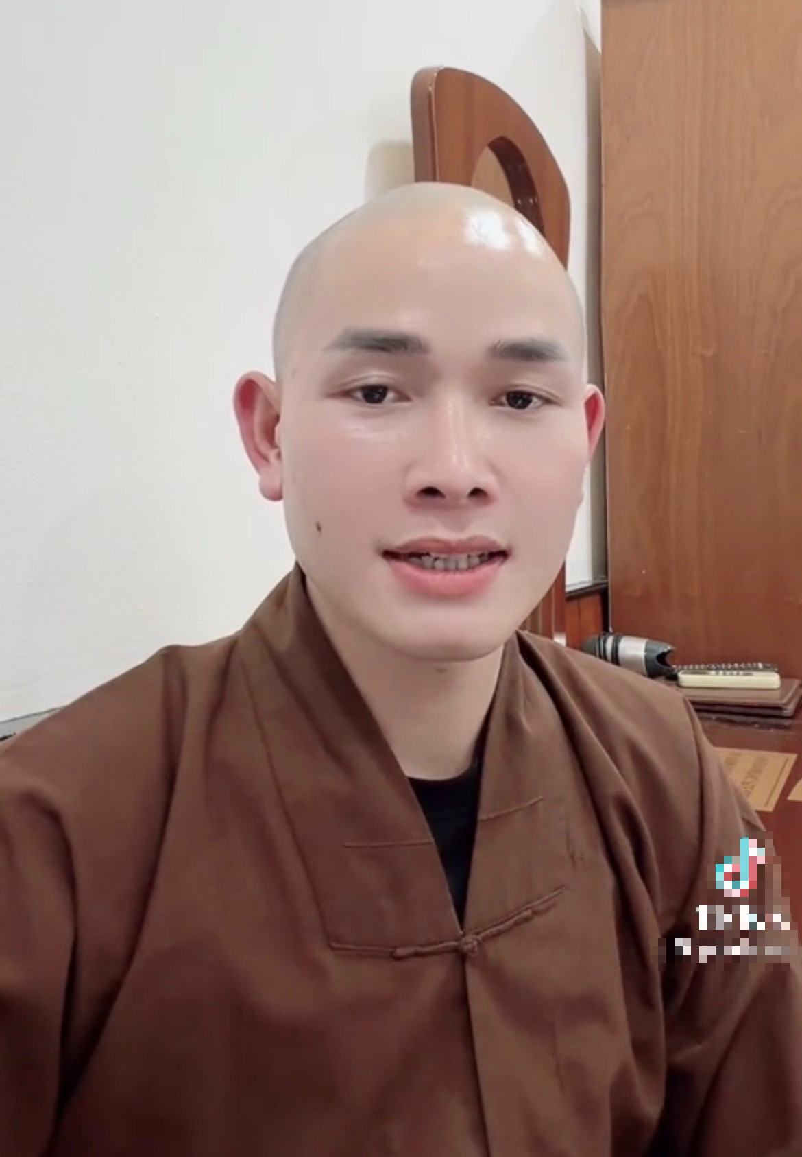 Chủ kênh TikTok Phú Tử xin lỗi về hành vi Gây rối trật tự công cộng - Ảnh 2.