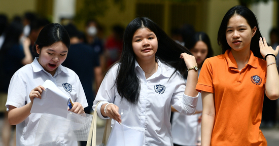 Cuộc đua vào lớp 10 công lập: Mở thêm lối đi để phụ huynh và học sinh bớt khổ